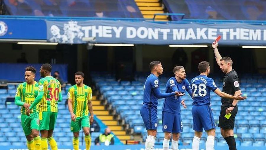Thiago Silva bị đuổi, Chelsea thua thảm đội áp chót West Brom