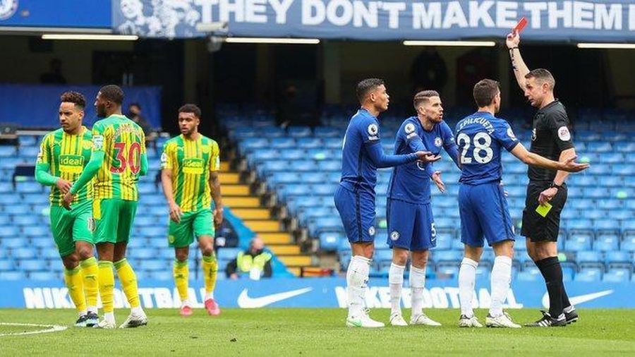 Kết quả Ngoại hạng Anh: Thiago Silva nhận thẻ đỏ, Chelsea thua thảm West Brom