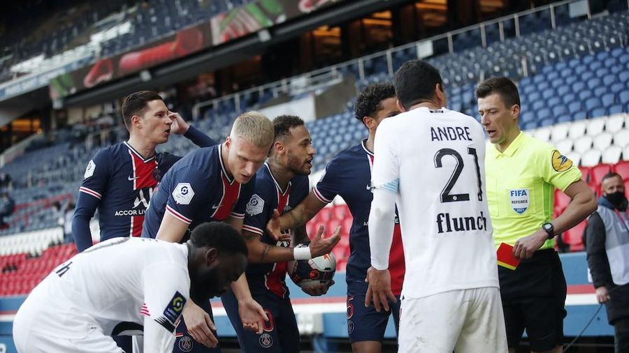 Neymar đã bao nhiêu lần bị đuổi ở Ligue 1?