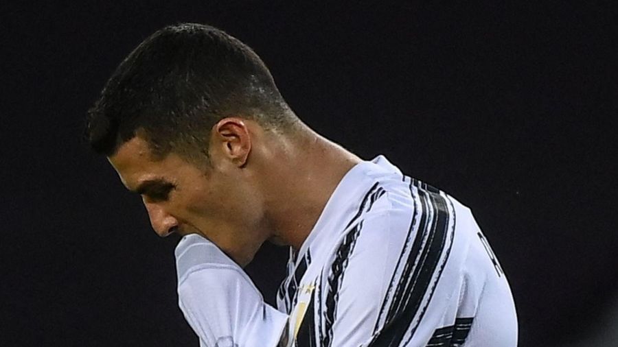 Ronaldo và đồng đội giương cờ trắng ở Serie A