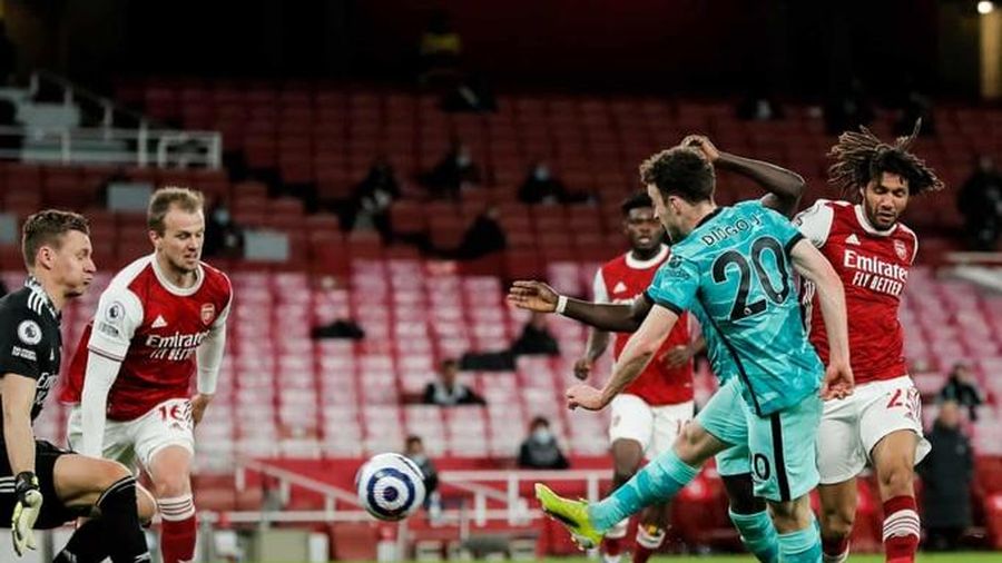Liverpool đè bẹp Arsenal tại thánh địa Emirates