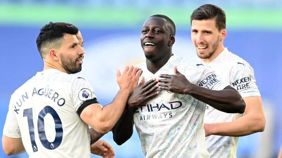Man City tiến gần đến ngôi vương, Liverpool hết cơ hội bảo vệ chức vô địch