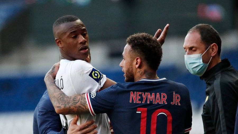 Neymar chửi bới, đòi đánh người sau khi bị đuổi khỏi sân
