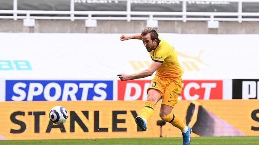 Thủng lưới phút cuối, Tottenham lỡ cơ hội vào top 4