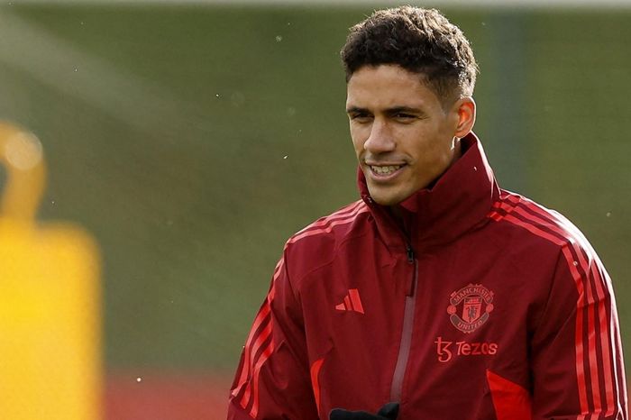 Bayern Munich giải cứu Varane khỏi MU
