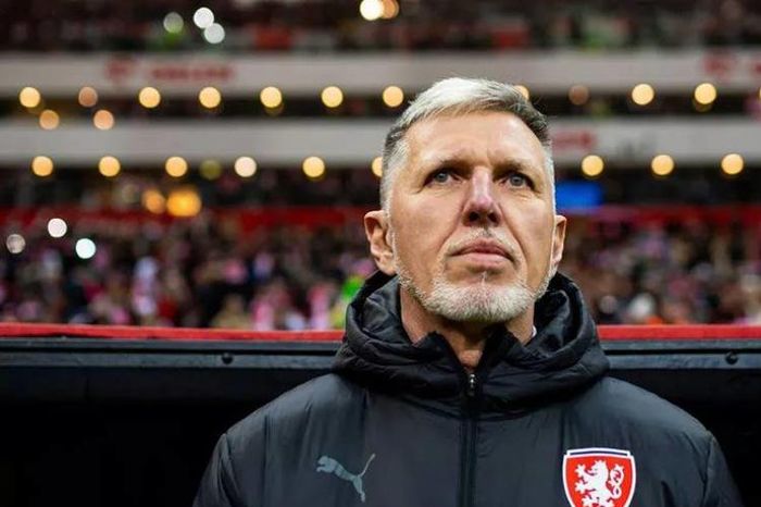 Kỳ lạ đội tuyển giành vé dự EURO 2024, HLV trưởng vẫn tuyên bố từ chức
