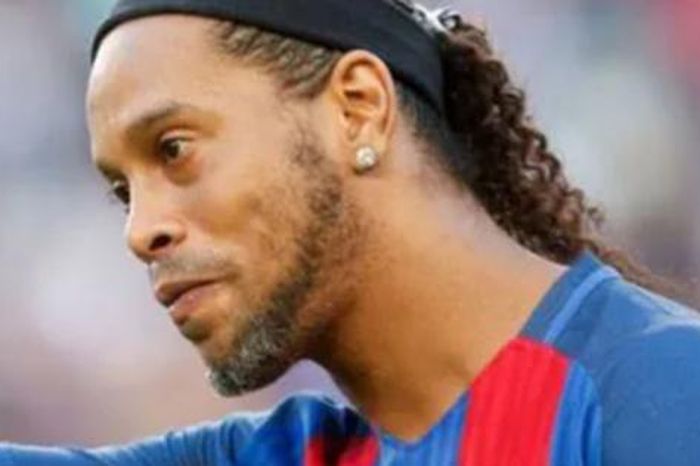 Ronaldinho gần như sạch túi, nợ hàng triệu USD