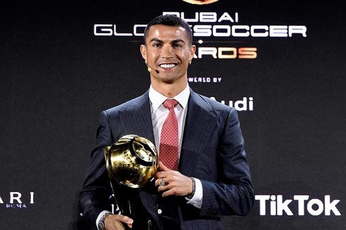 Ronaldo áp đảo Messi bình chọn 'Quả bóng vàng Dubai', bất ngờ Haaland