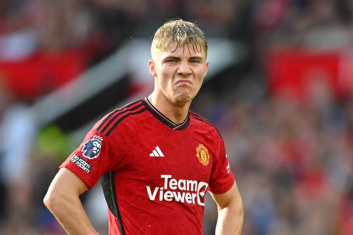 Erik ten Hag cập nhật chấn thương MU, thách Varane đấu Maguire
