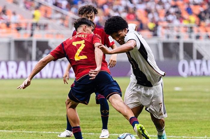 Video bóng đá U17 Tây Ban Nha - U17 Đức: Bước ngoặt phạt đền, thẻ đỏ cuối trận (U17 World Cup)