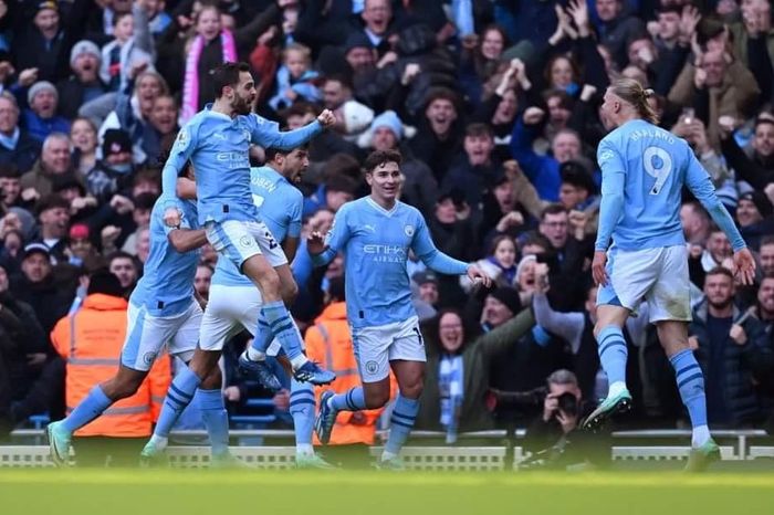 Man City nguy cơ mất ngôi đầu bảng sau khi bị Liverpool cầm hòa