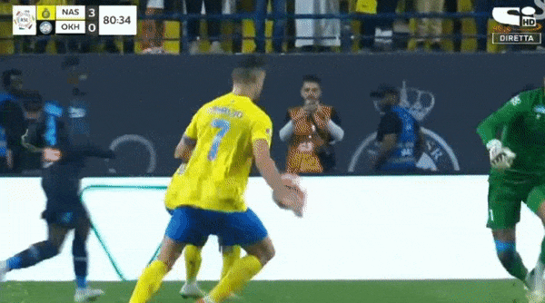 Ronaldo lập siêu phẩm lốp bóng, Al Nassr tiệm cận ngôi đầu
