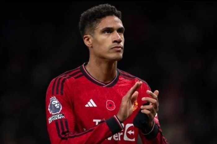 Lý do mối quan hệ Ten Hag - Varane đổ vỡ