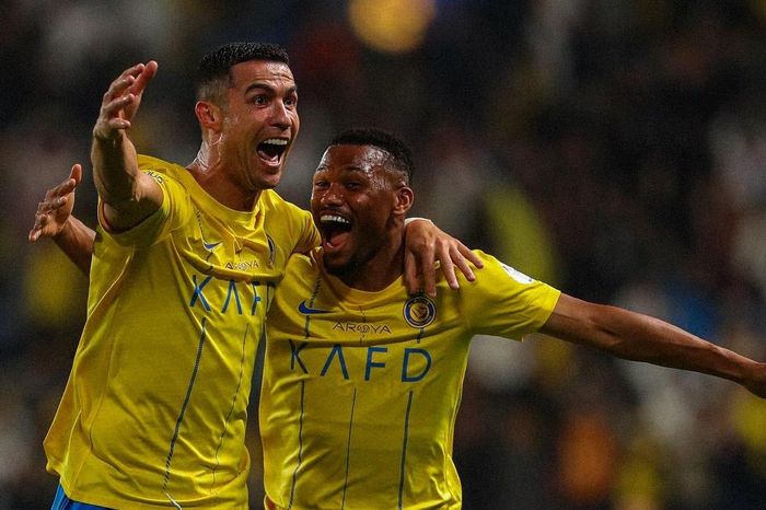 Ronaldo lập siêu kỷ lục, Al Nassr phả lửa vào gáy Al Hilal