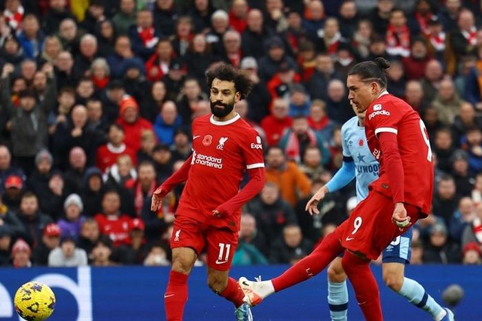 Bảng xếp hạng Ngoại hạng Anh vòng 13: Man City hòa Liverpool, cờ đến tay Arsenal