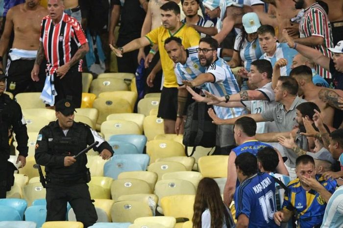 FIFA điều tra rắc rối trong trận đấu giữa Brazil và Argentina