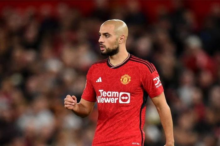 Amrabat gây thất vọng lớn, MU tính tống khứ về Serie A