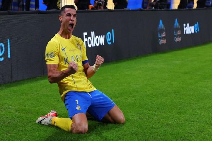 Ronaldo ghi 2 tuyệt phẩm trong 4 phút, đua vô địch Saudi Arabia nghẹt thở