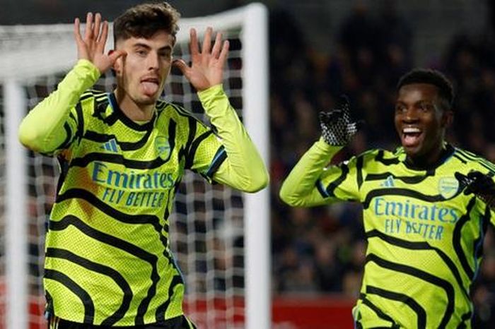 Havertz đưa Arsenal lên đỉnh bảng, Chelsea thua thảm mà còn thiệt quân