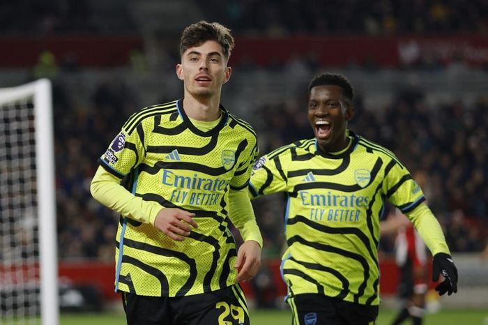 Kết quả Ngoại hạng Anh 26/11: Arsenal lên ngôi đầu bảng