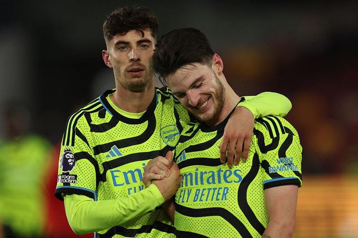 Thắng tối thiểu Brentford, Arsenal lên ngôi đầu Ngoại hạng Anh
