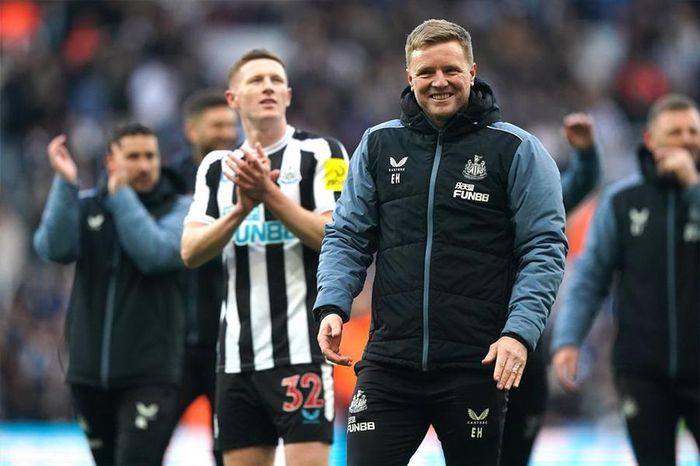 Newcastle láu lỉnh lách vào lỗ hổng Ngoại hạng Anh