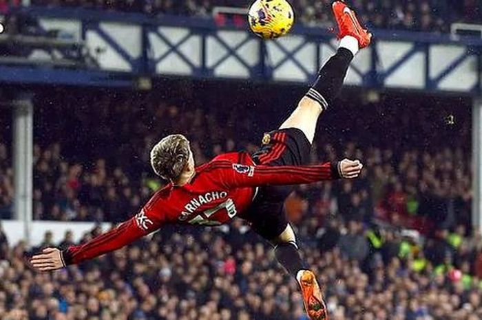 Sao trẻ Garnacho lập siêu phẩm, Man United áp sát Top 4