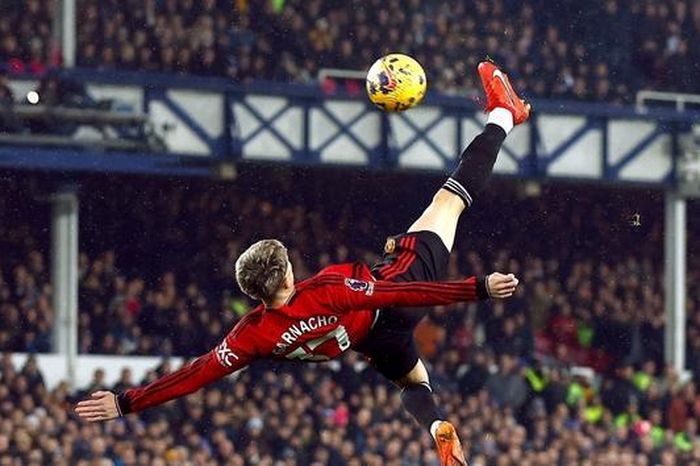 Sao tuổi teen nhận điểm cao nhất trận Everton và Man Utd