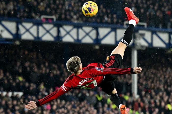 Garnacho nói gì về siêu phẩm 'xe đạp chổng ngược' vào lưới Everton?