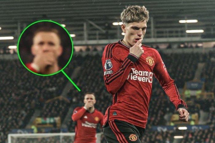 Sao trẻ Man Utd lập siêu phẩm gây sốt mạng xã hội, tiền bối khen hết lời