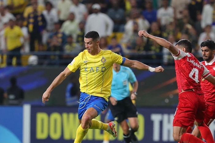 Ronaldo chơi đẹp, Al Nassr hòa trong thế thiếu người