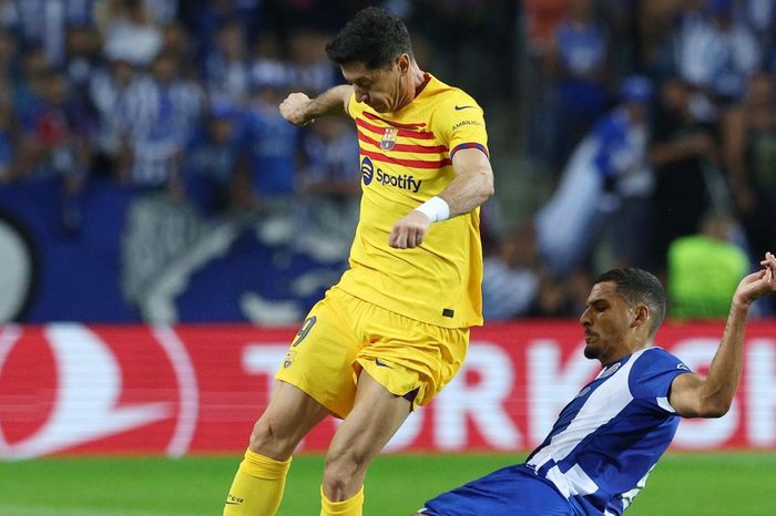 Barca đấu Porto: Mệnh lệnh kép cho Xavi ở Cúp C1