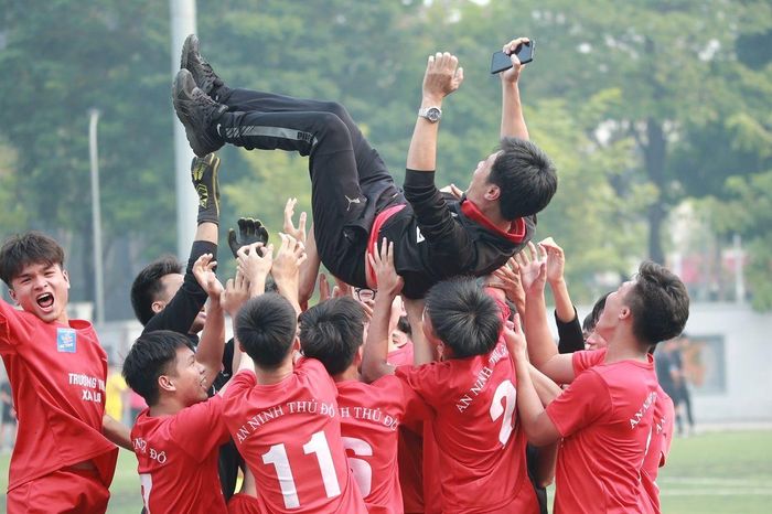 Đánh bại đội top 3 mùa trước, THPT Xa La thẳng tiến vào tứ kết