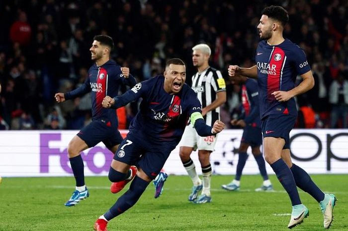 Thảm họa VAR, Newcastle đánh rơi chiến thắng phút 90+8 ở Paris