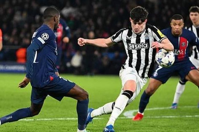 Làng cầu Anh phẫn nộ vì Newcastle phải nhận quả phạt đền 'tưởng tượng'