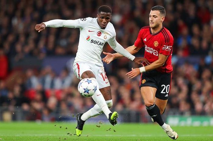 Galatasaray - Man Utd: Quỷ đỏ ở thế chân tường