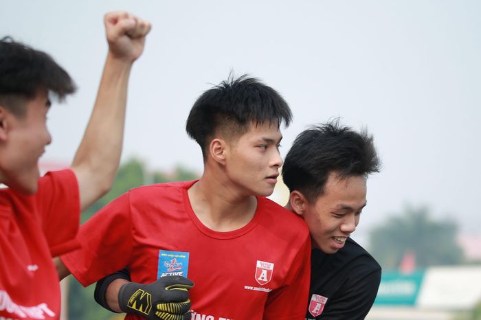 Ai đang dẫn đầu Vua phá lưới bóng đá học sinh THPT Hà Nội 2023?
