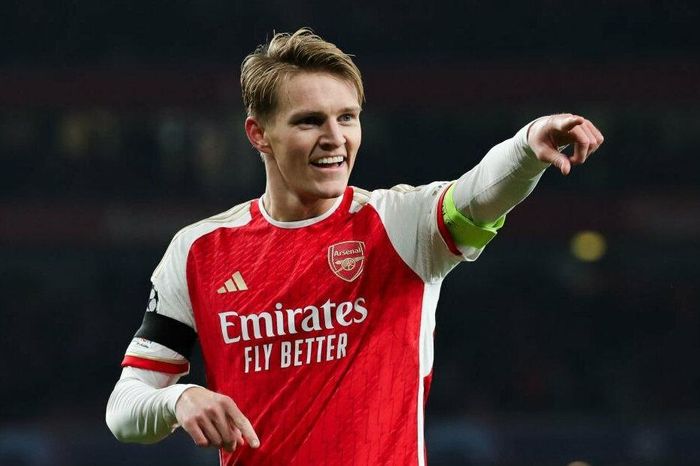 Arsenal giành quyền vào vòng 1/8 Cúp C1