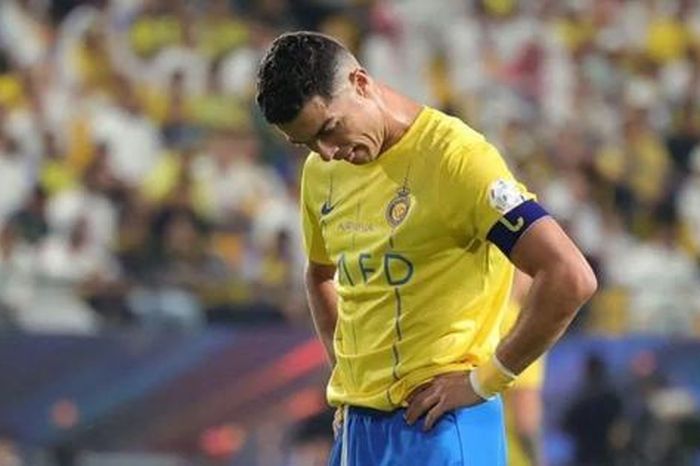 Ronaldo bị từ chối bàn thắng, hôn gió khán giả Al-Hilal sau trận thua