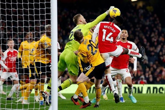 Thắng khó Wolverhampton ở Emirates, Arsenal vững ngôi đầu Ngoại hạng