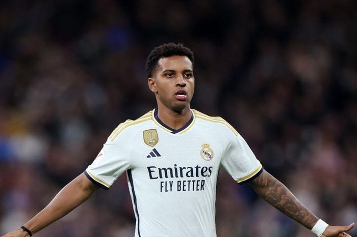 Rodrygo lập công, Real Madrid bỏ xa Barca 7 điểm