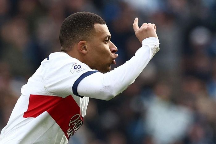 Donnarumma bị thẻ đỏ, Mbappe giúp PSG giành 3 điểm