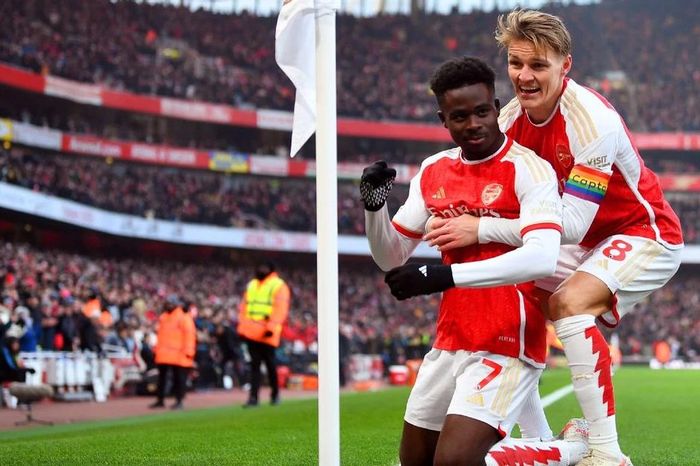 Premier League: Arsenal vững vàng ngôi đầu bảng, M.U bại trận