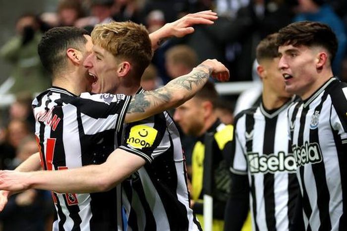 'Quỷ đỏ' gục ngã trên sân St James' Park