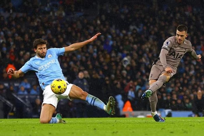 Man City đánh rơi chiến thắng ở phút cuối