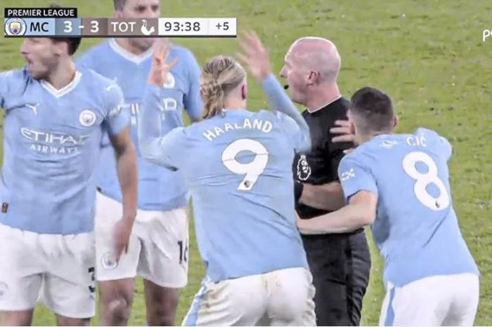 HLV Pep Guardiola lên tiếng về việc bị trọng tài xử ép