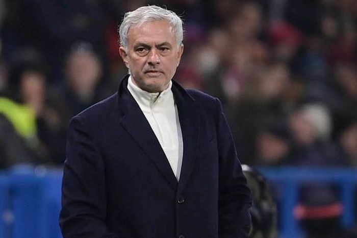 Mourinho làm điều đặc biệt sau chiến thắng ngược của Roma
