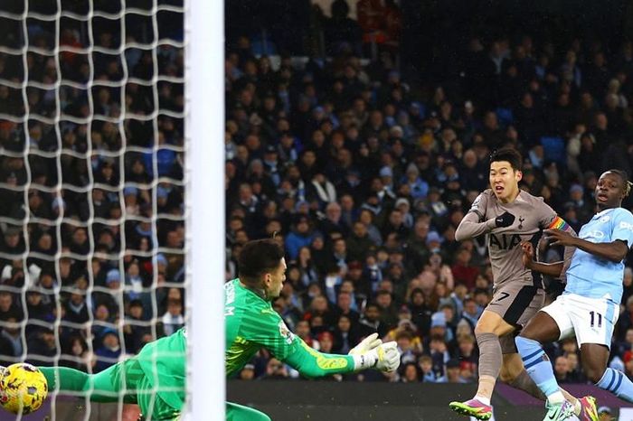 Huyền thoại MU chỉ ra lý do Man City dễ 'ôm hận' Ngoại hạng Anh