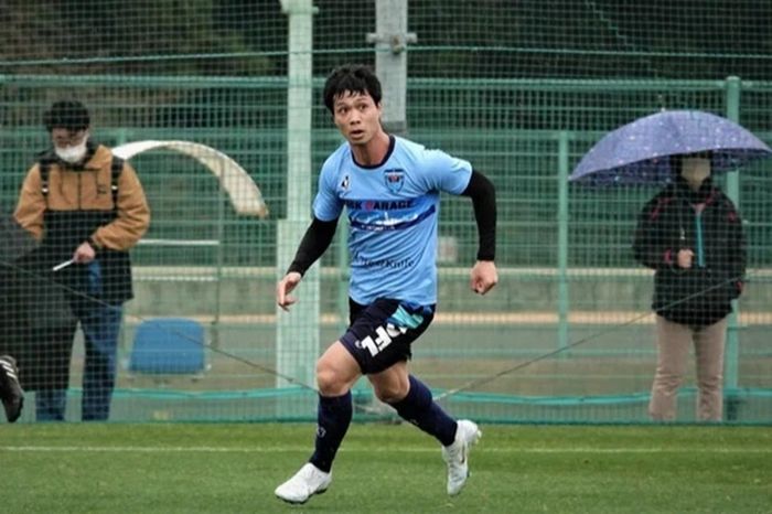 Đội bóng Yokohama FC của Công Phượng xuống hạng; Rashford bị nghi 'chống đối' Ten Hag