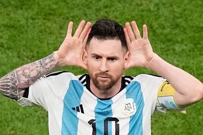 Messi hối hận vì ăn mừng trêu tức Van Gaal